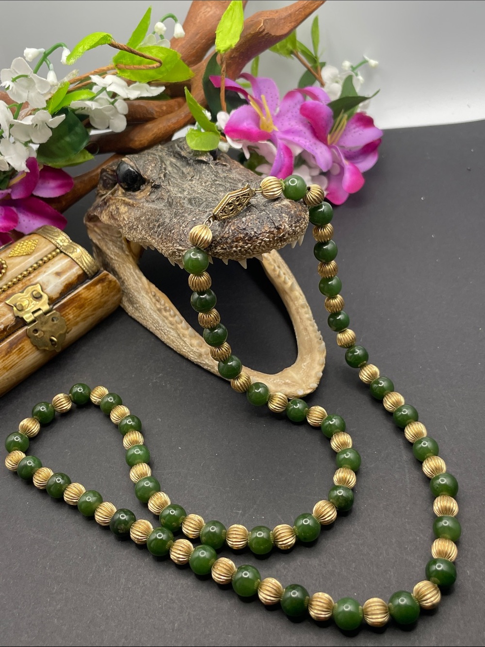 Aventurine bead and Sterling clasp necklace vintage D3